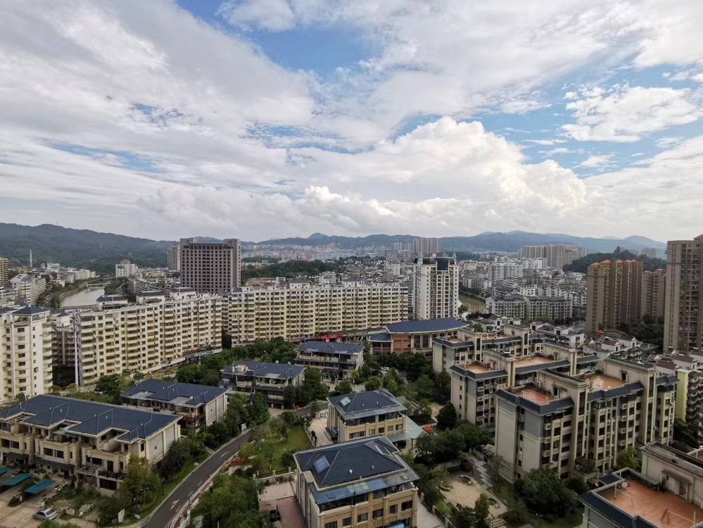 美倫山景疊苑  79㎡ 毛坯 70多萬元 僅此一套