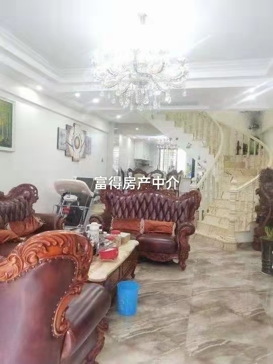 瓷都陽(yáng)光名城樓中樓  175㎡   2位小車(chē)位  4房2廳  精裝  證全  310萬(wàn)元
