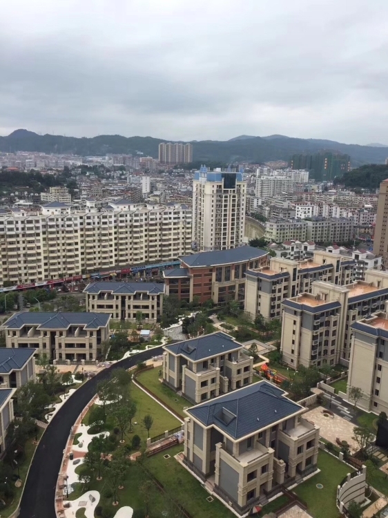 美倫山景疊苑  產(chǎn)權(quán)234 100多平米贈送㎡ 500萬元