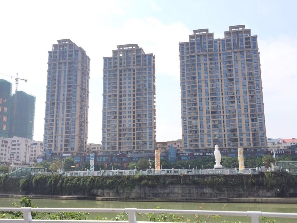 時尚華庭  132㎡ 224萬元