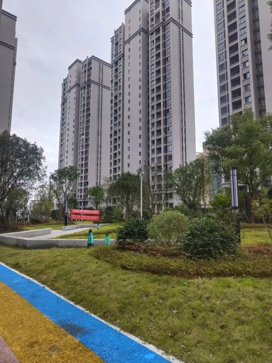 萬(wàn)德富貴世家  101㎡另配一小車(chē)位 毛坯三房 好樓層 僅售 58萬(wàn)
