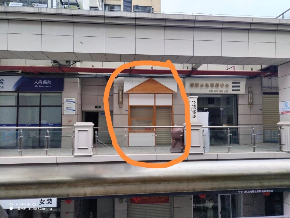 金龍中心城德克士樓上3樓  20㎡ 1200元/月