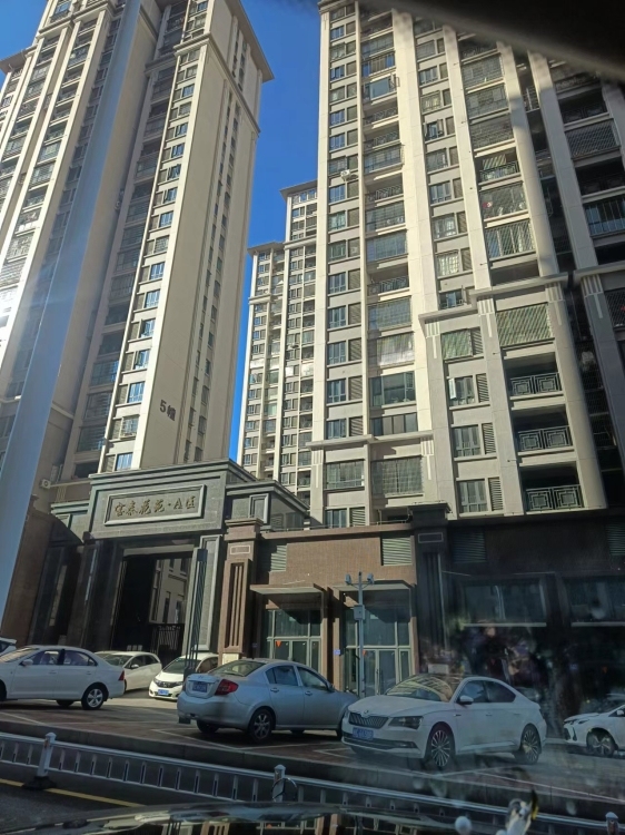 寶泰花苑  77.75㎡ 毛坯二房 好樓層每平米8000元
