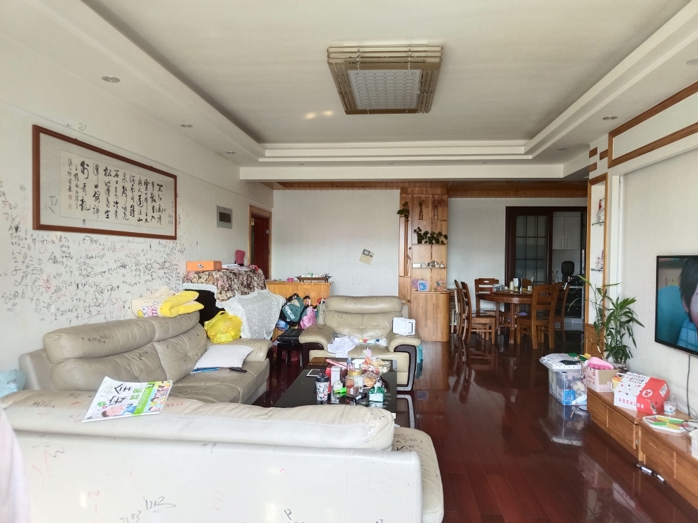 時(shí)尚華庭  129.6㎡ 中裝238萬元小孩就讀一實(shí)小，三中
