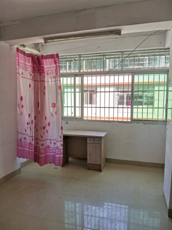瓷城大廈后面  27㎡ 450元/月