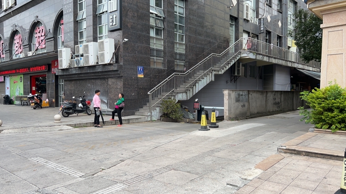 西門交警大隊(duì)旁  110㎡ 1000元/月