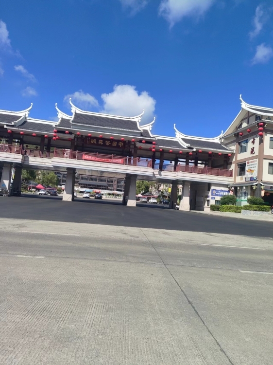 茶具城整棟帶租出售一至五樓/全部裝修好了/一共320平/。投資，自用都很劃算