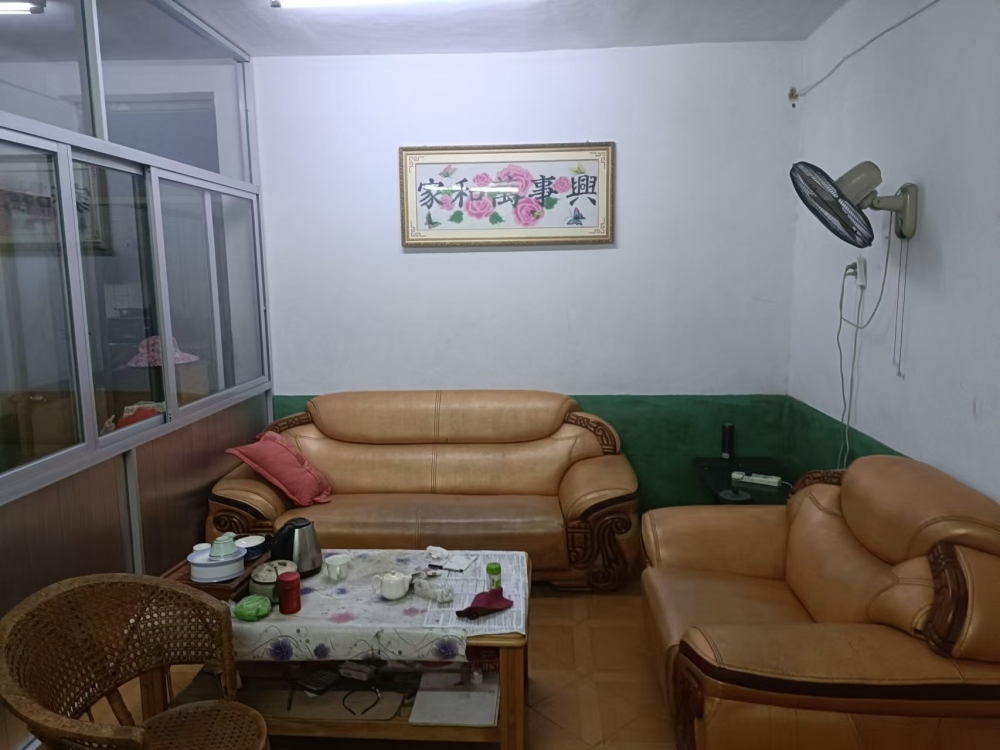 環(huán)衛(wèi)處集資房 兩房一廳一衛(wèi)一廚出租