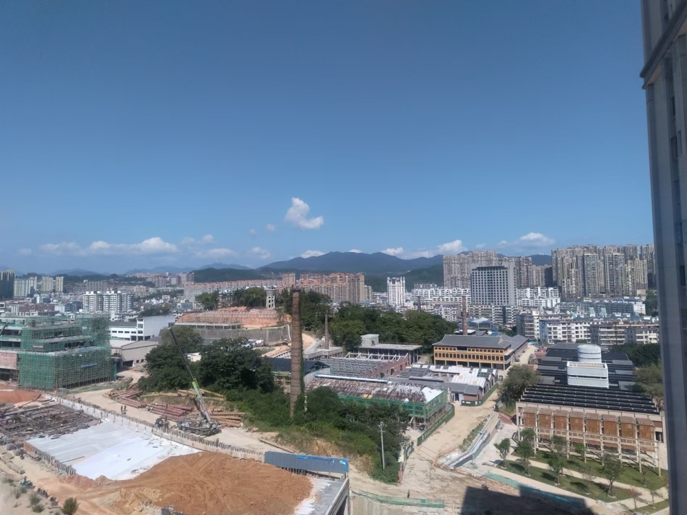 瓷都世紀(jì)城 單身公寓，一實(shí)小 43㎡  精裝  證全  56萬(wàn)元  看房：13506919091