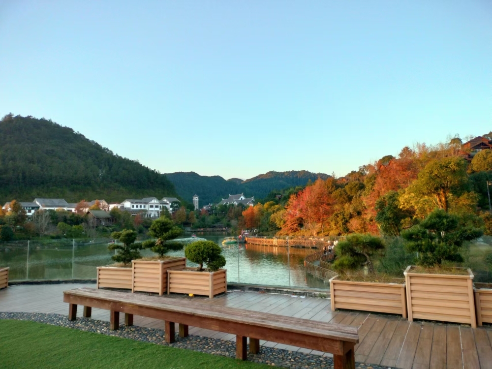 德化  7500㎡ 價格面議茶具城上寮 廠房出售 7500平，7間  店面 一層2500平方  一平方1680元  首付