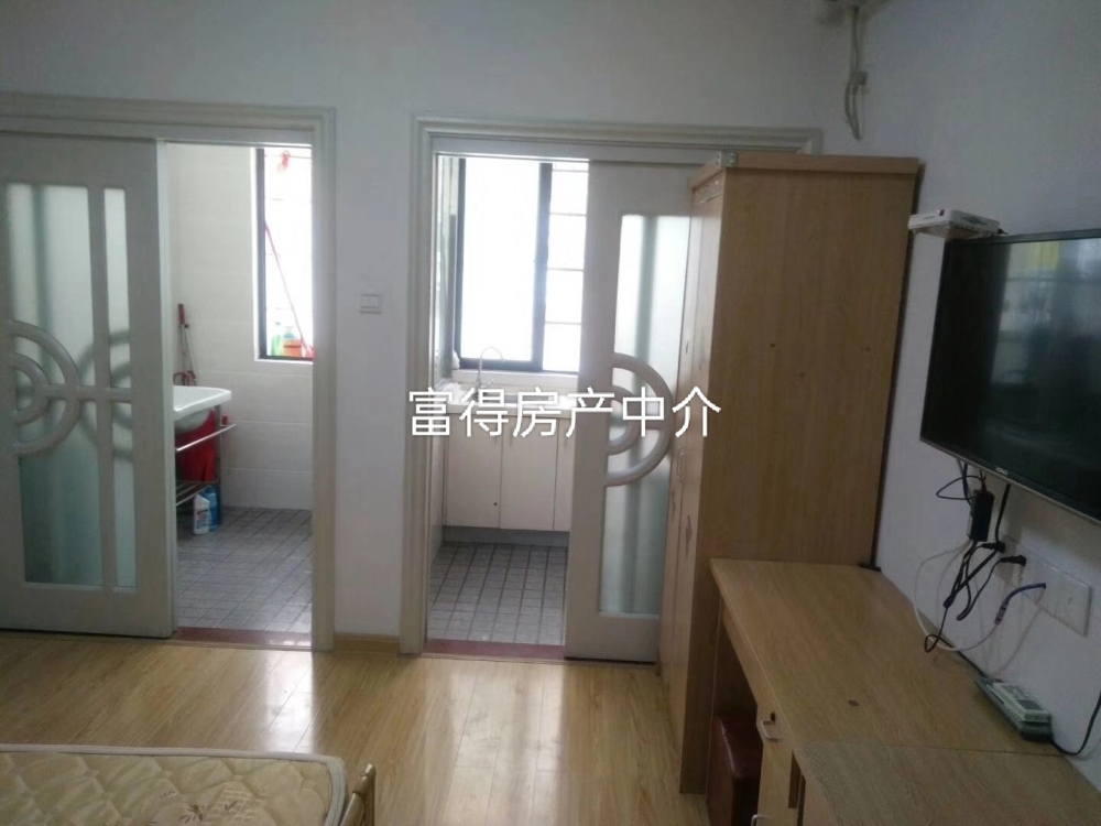 翰林府邸單身公寓 讀二實(shí)小 40平 精裝45萬(wàn) 證全 看房:15359608277  40㎡ 45萬(wàn)元