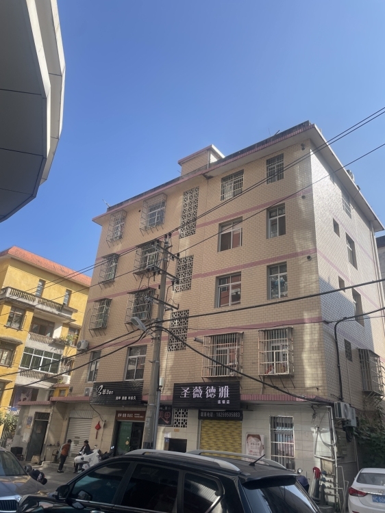 鵬中路湖前巷龍潯鎮(zhèn)湖前幼兒園旁五樓頂樓80㎡ 800元/月