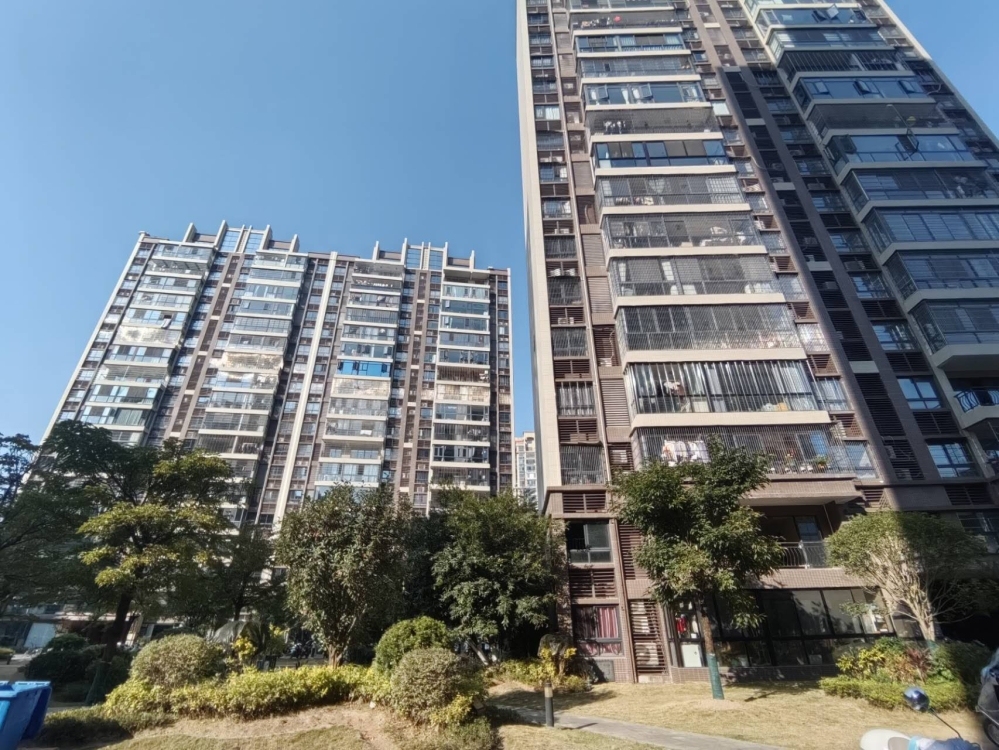庠柄小區(qū)  120㎡ 75萬元，證全，首付10萬