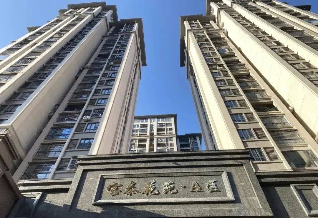 寶美街寶泰花苑全新3房 首租 拎包 2500元/月