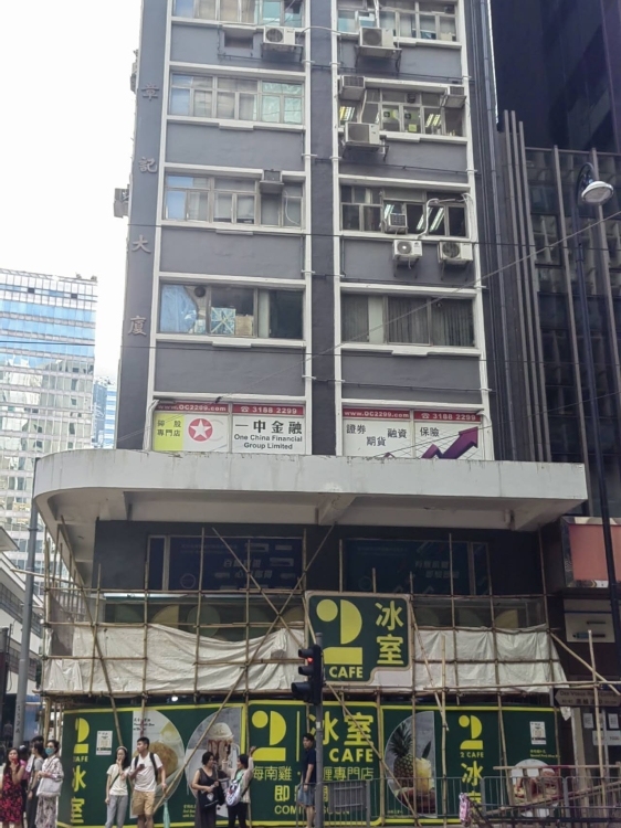 富東社區(qū)樓上  116㎡ 1300元/月