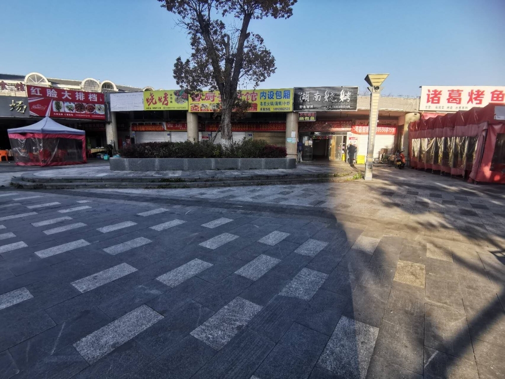 土厝格鳳凰山市民廣場(chǎng)店面  45㎡ 2800元/月