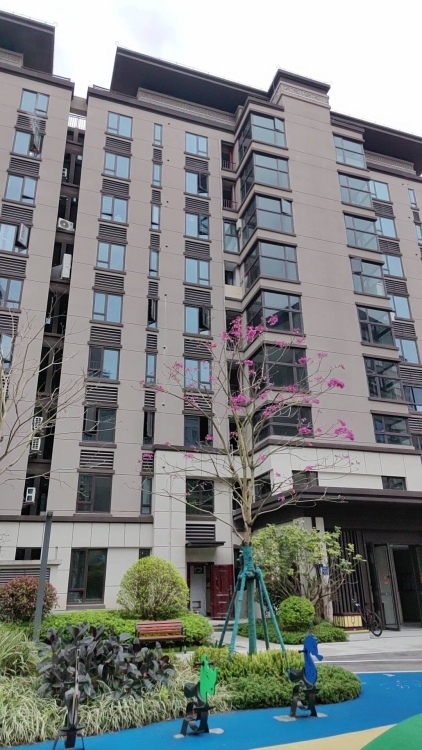 云印江山  沿溪洋房，四房二厅133㎡ 158万元
