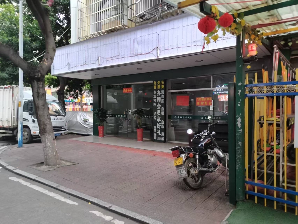 旺鋪招租：德化縣瓷城花園14幢7單元店面（三實小旁）適合藥店、診所、超市、培訓機構(gòu)等，謝絕殺雞殺鴨。 120.00㎡ 價