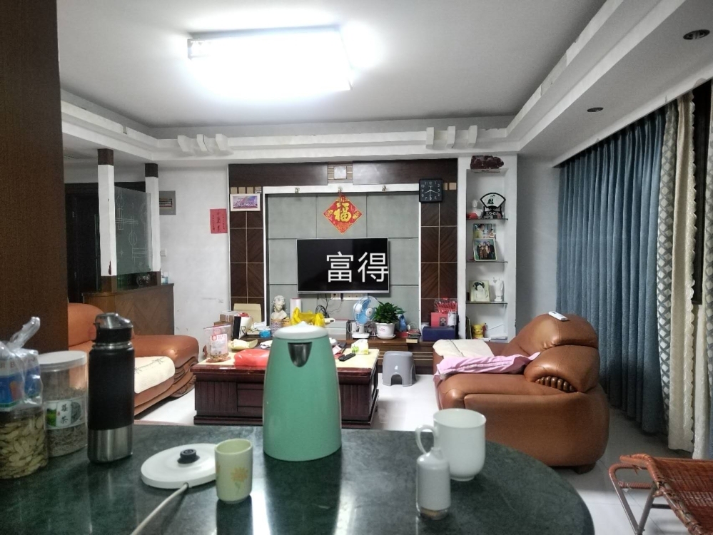 金苑小區(qū)  電梯房  110㎡ 含摩托車庫  3房2廳  高裝  證全  85萬元