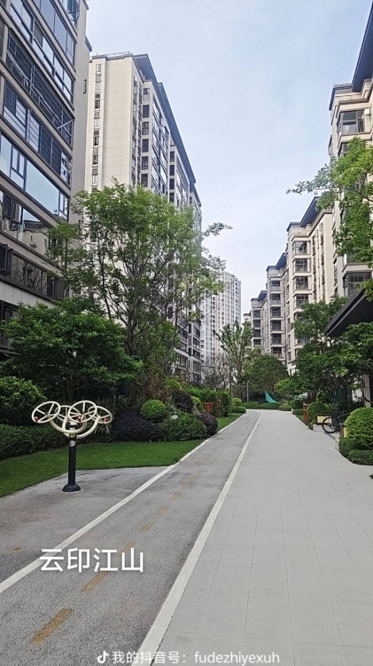 云印江山  131㎡ 另配一小車位  毛坯四房  好樓層180幾萬