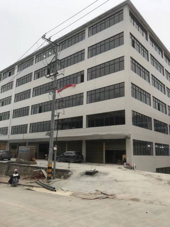招租：上寮工業(yè)園區(qū)（茶具城往德化方向300米)，高步嶺方向，一樓500平方，4樓5百多平方出租電話：1322598559