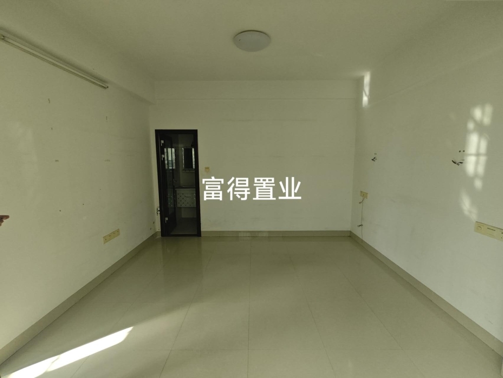 坪埔前排 讀三中 120平 精裝修 三房 70幾萬 好樓層 證全 看房:15359608277  120㎡ 78萬元