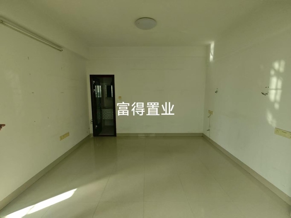 坪鋪小區(qū)  前排 讀三中 120平 精裝修 三房 78萬 好樓層 證全 看房: