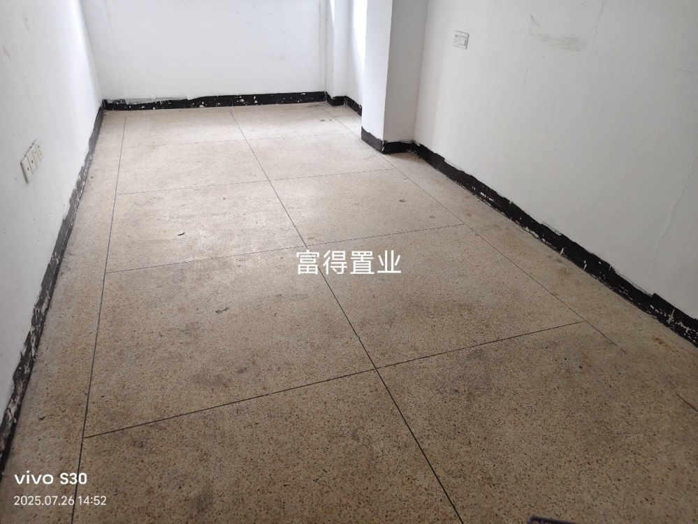 詩墩金鳳街 好樓層 118平 普通裝修3房 40幾萬 證全過戶便宜 看房:15359608277  118㎡ 48萬元