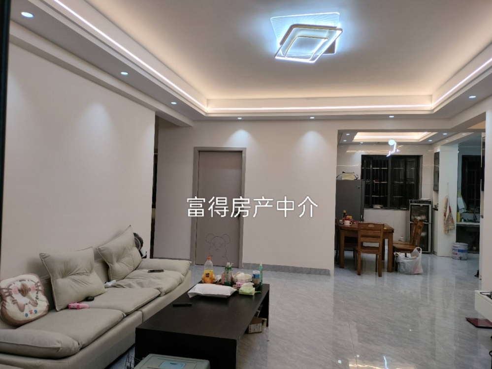 文亭小區(qū)  南北通透 精裝3房2廳 132平方 只售125萬   看房:15359608277  132㎡ 125萬元