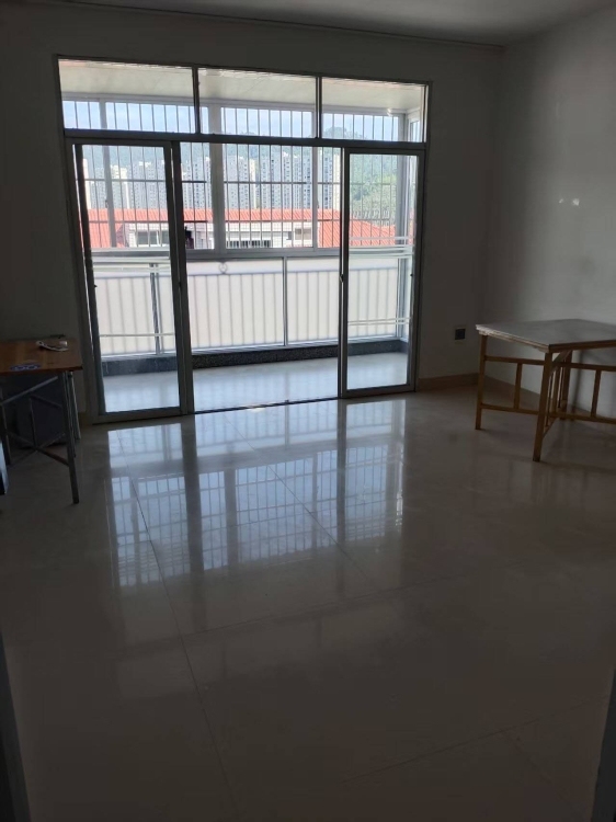 城東J區(qū)樂陶大酒店邊 2房1廳，床，熱水器，空調(diào)，洗衣機