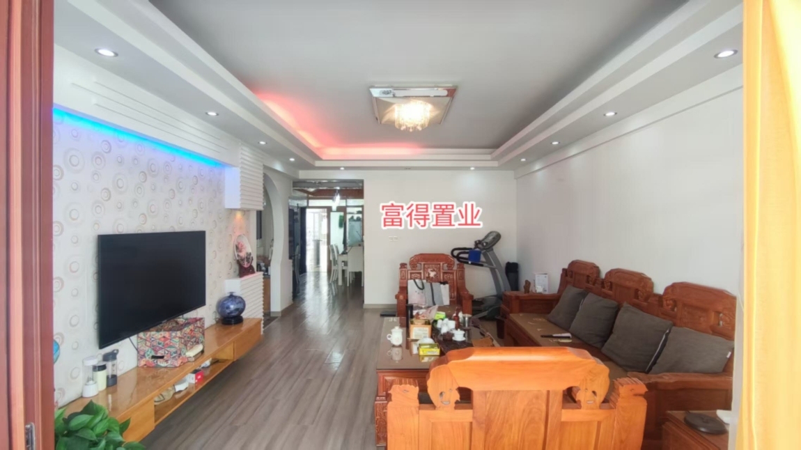 進(jìn)城大道  120㎡  精裝修三房   好樓層 僅售90幾萬