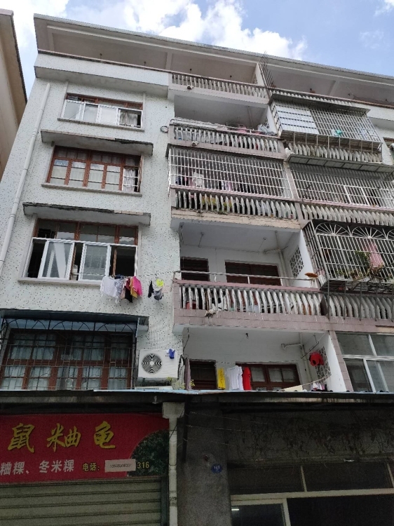 德新大廈 電力大廈附近二房一廳一衛(wèi)15359821188