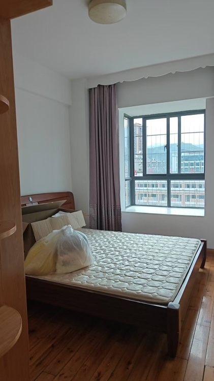 美伦山景叠苑  56㎡ 1500元/月微信同号