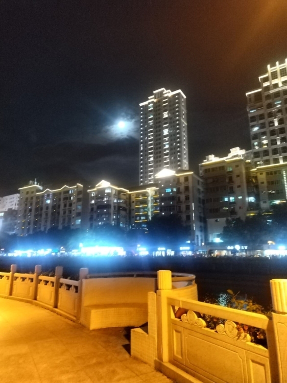 庠柄小区  109平，3房2厅，一口价62万，看房：1350691909