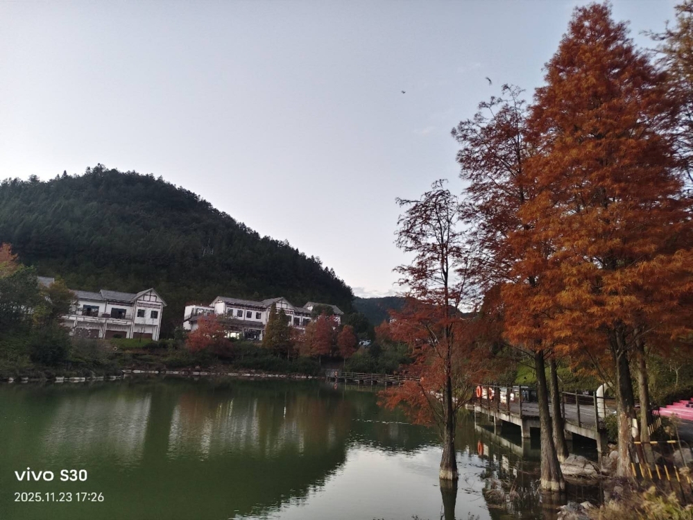 西门云启上城B区 毛坯4房2厅 好楼层 135.07平方 一平方11000多元看房:15359608277  135㎡