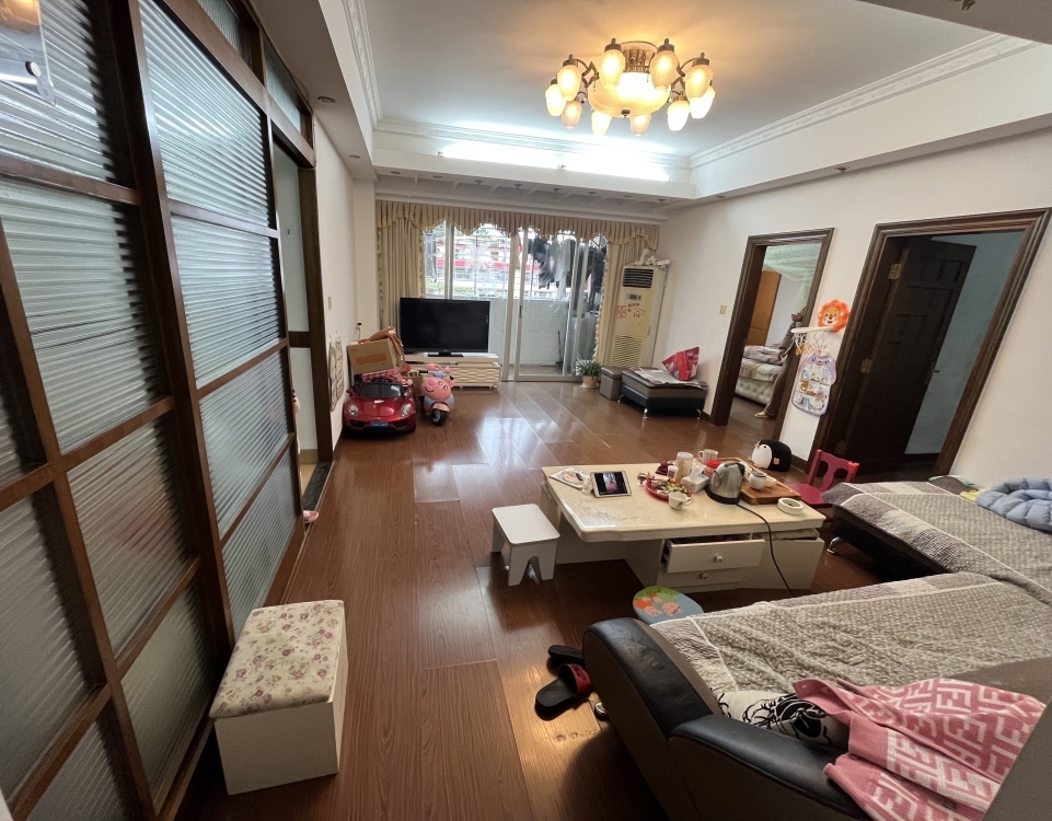 西门 离二实小100米  147.00㎡ 1100元/月