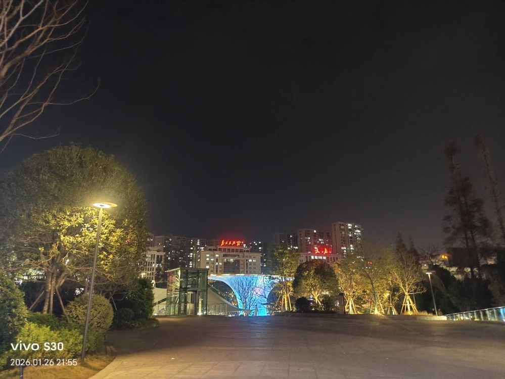 丽景湾二期  4房2厅 毛坯房142平 每平米7000元 证全 看房:15359608277  142㎡ 99万元