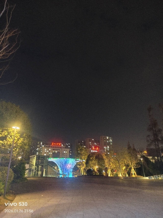 鑫鸿顺 4房2厅  96 12平方毛坯房 只售60几万 证全 看房:15359608277  98㎡ 65万元