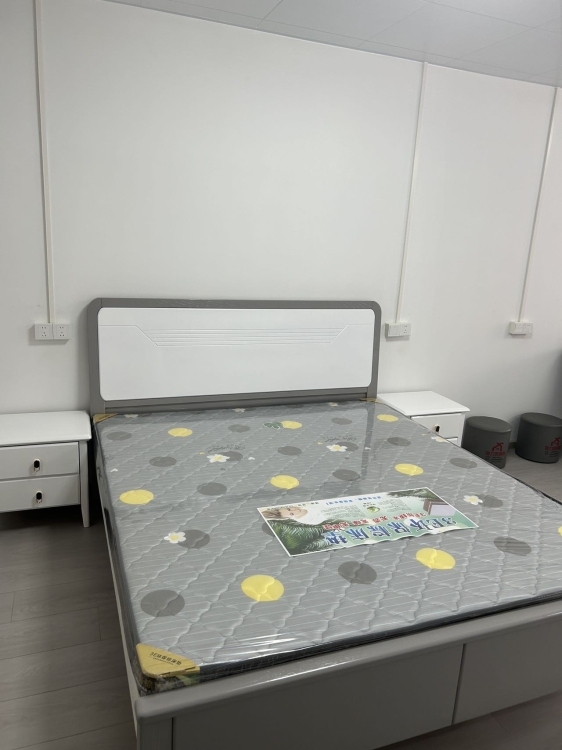 八中附近  130㎡ ，免费车库停车充电，拧包入住