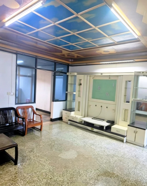 湖前湖中路30幢 4室一厅可做饭120㎡大平层