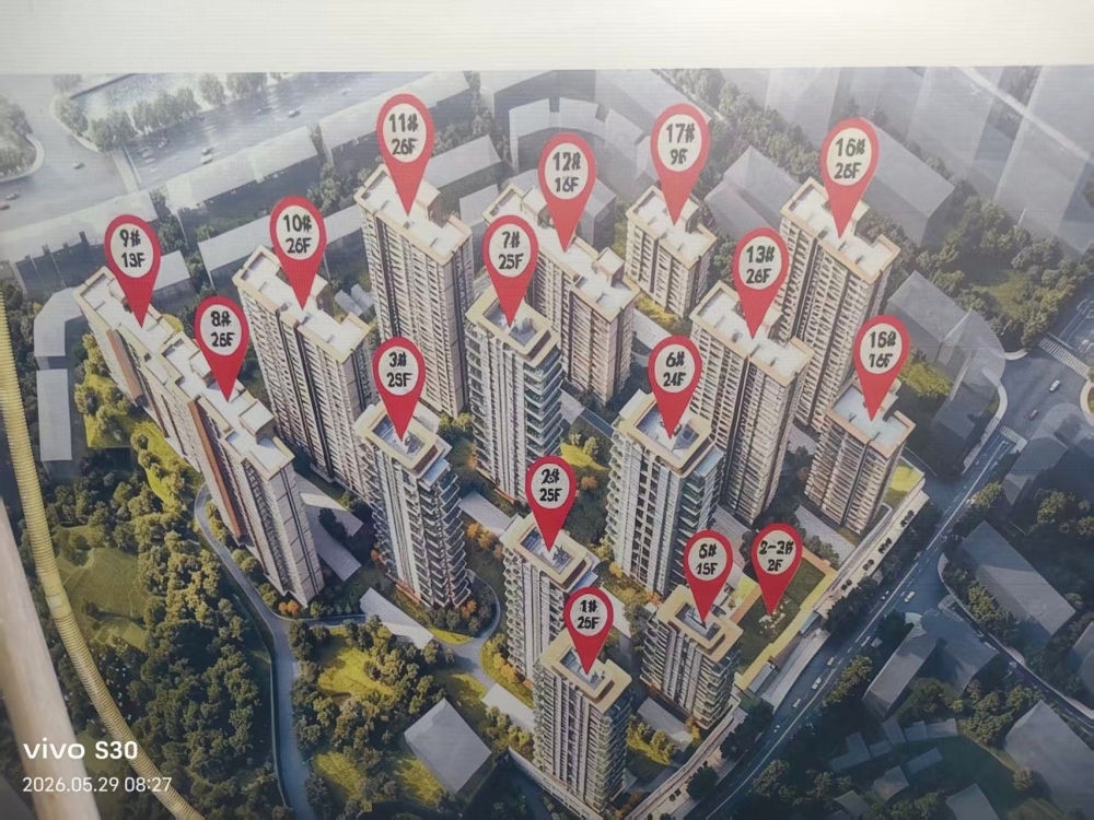 毕石山小区  签数卖  170㎡  可扩两套   180万元  看房:  13506919091