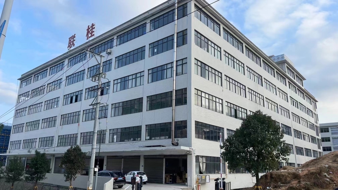 招租：上寮工业园区（茶具城往德化方向300米)，高步岭方向，地下室400多平方，一楼680平方，三楼600多平方，6楼9