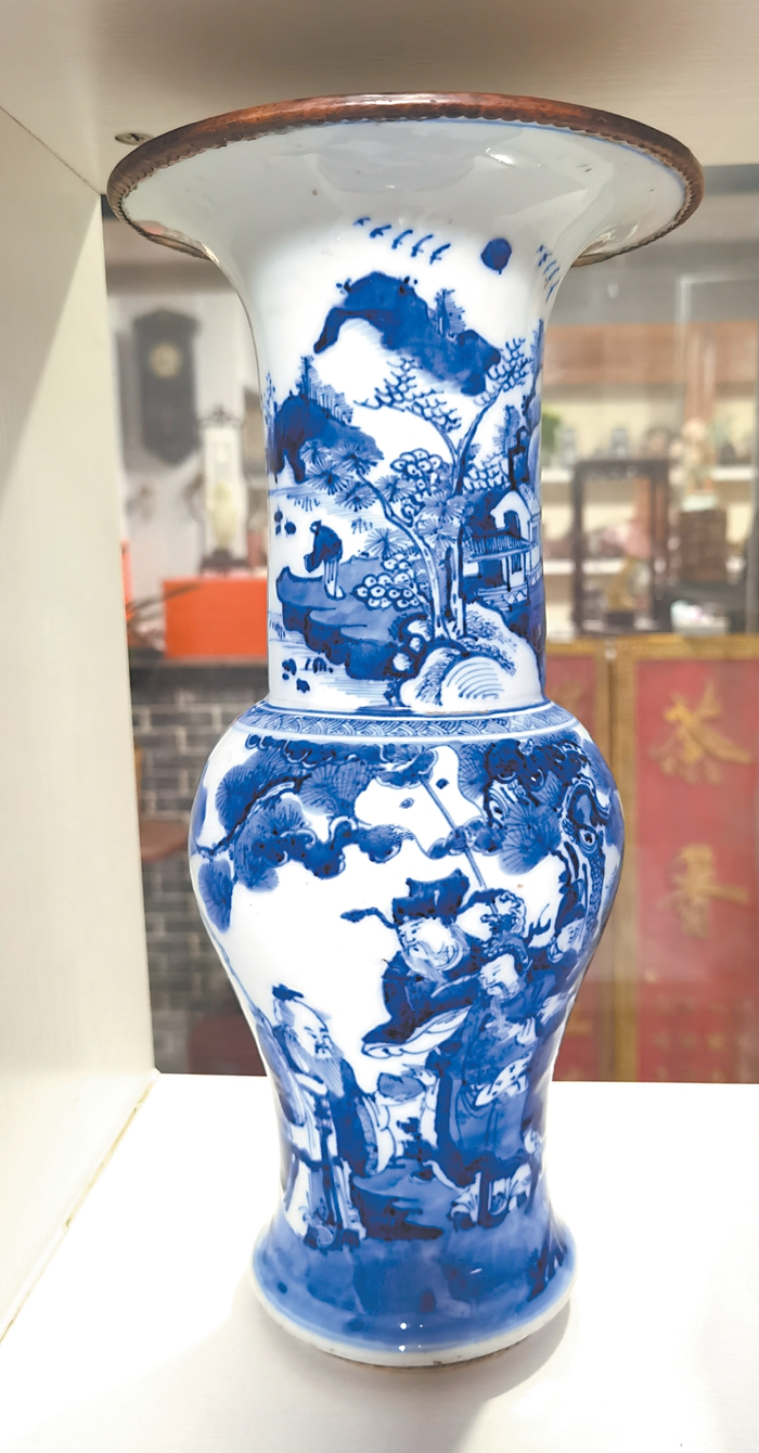 清代青花福祿壽花觚.jpg