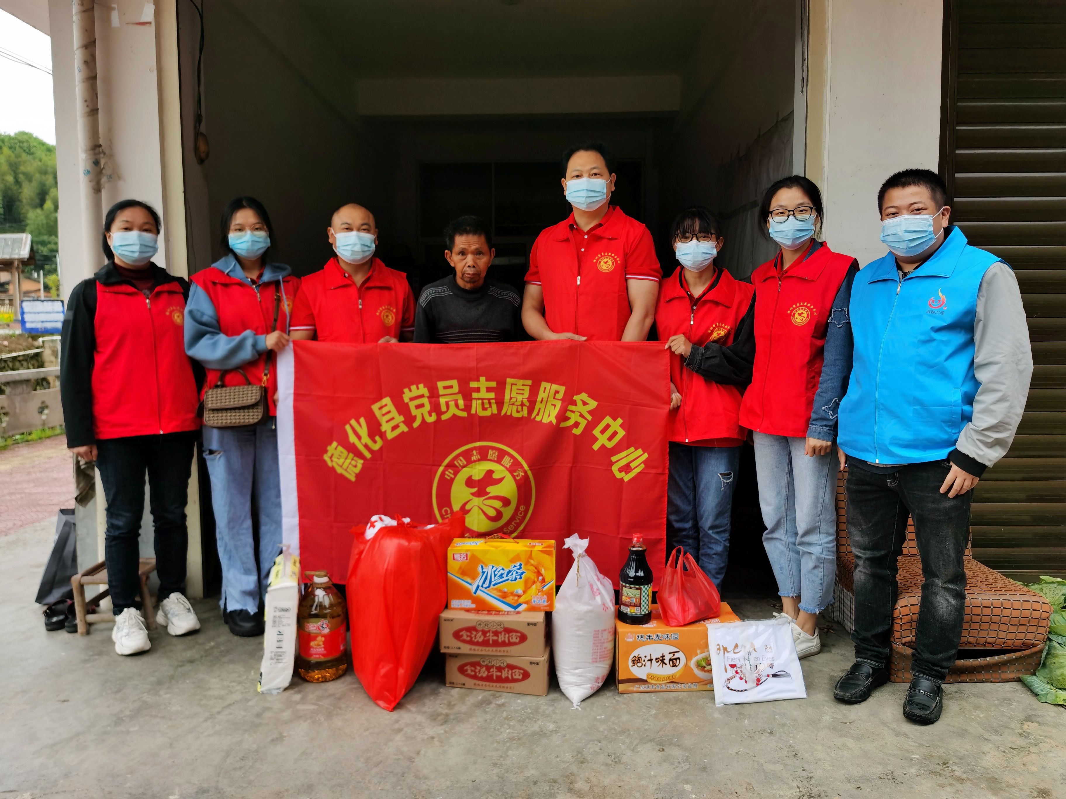 慰問老黨員，溫情暖人心