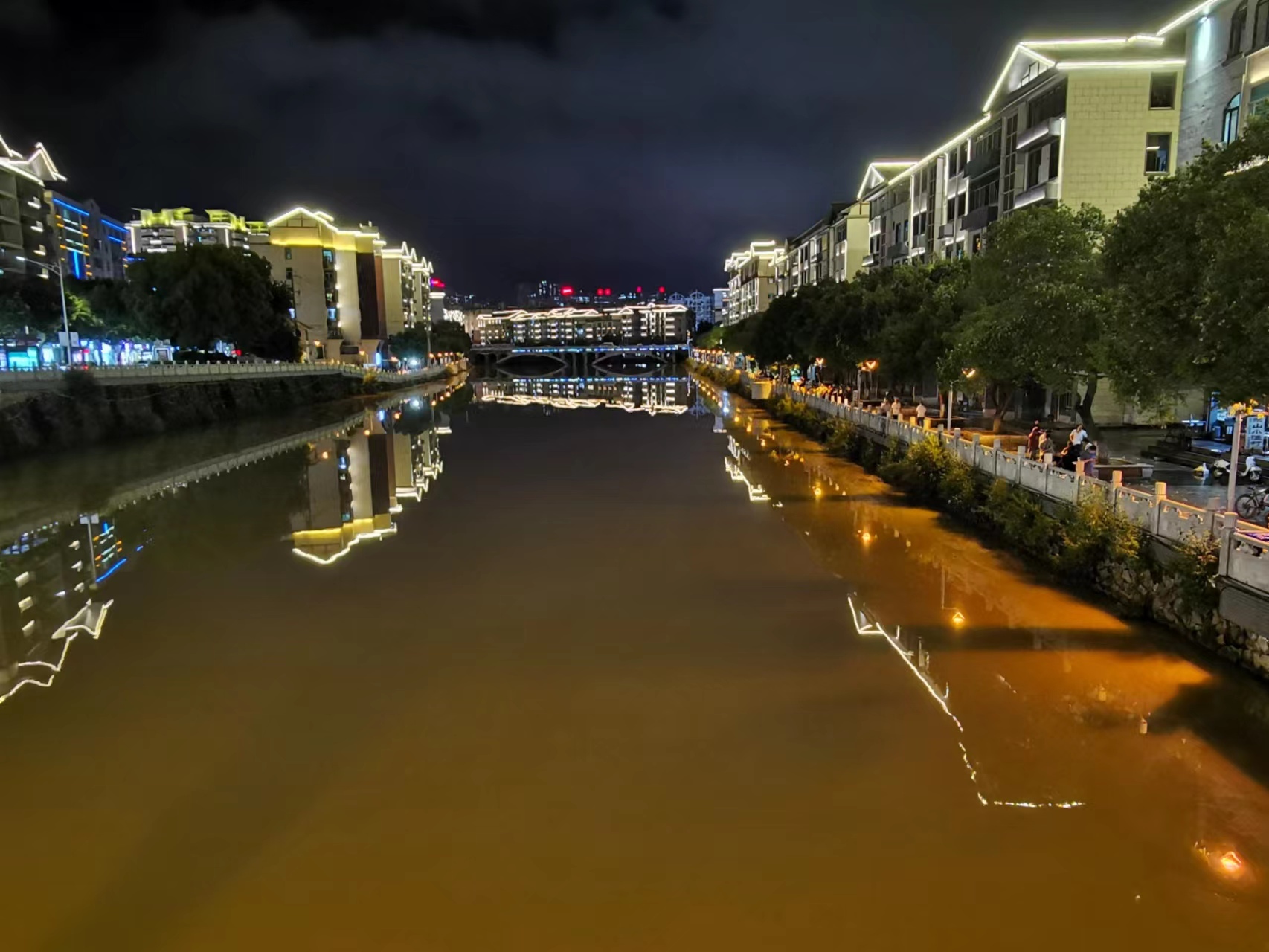 夜晚景色美