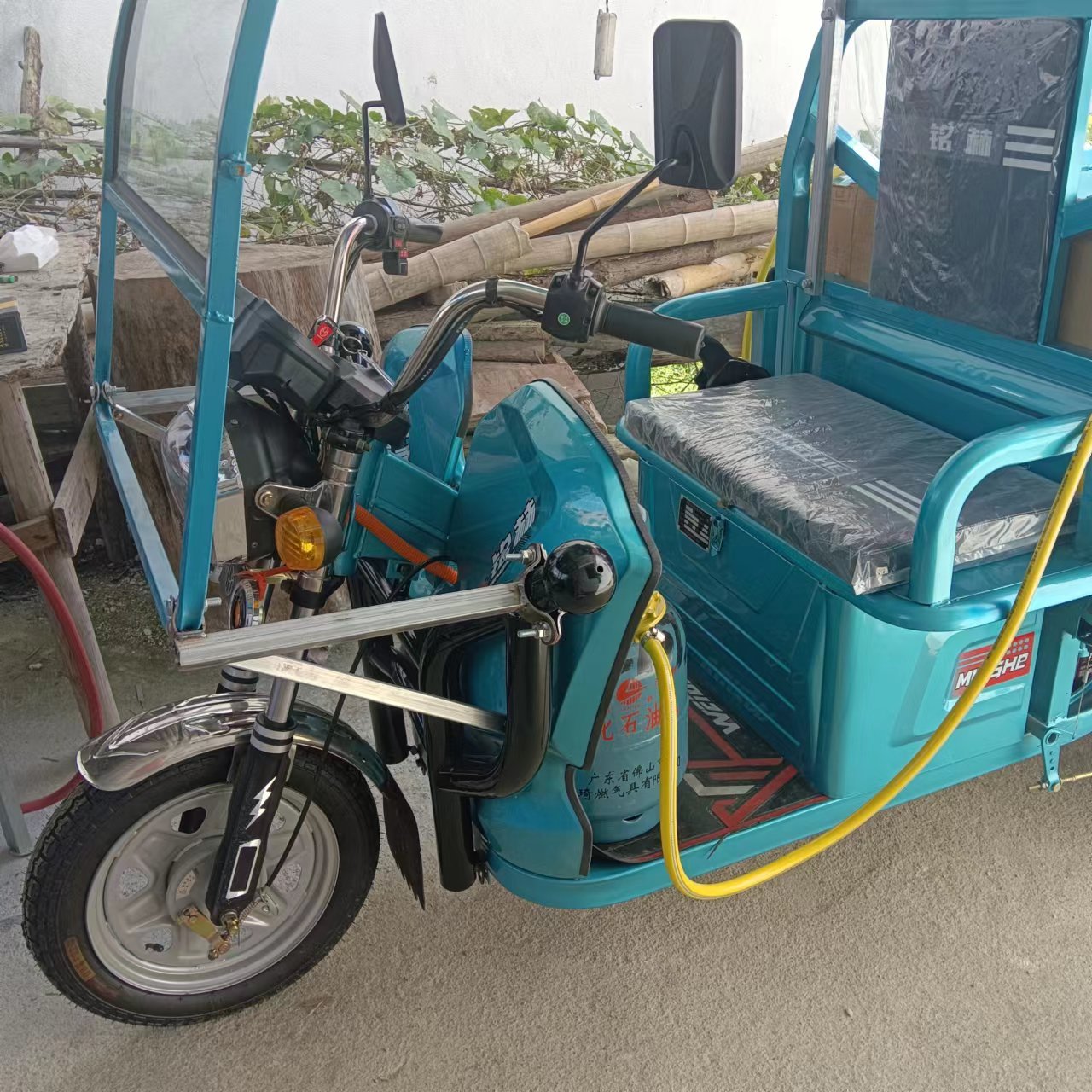 轉(zhuǎn)讓全新三輪車