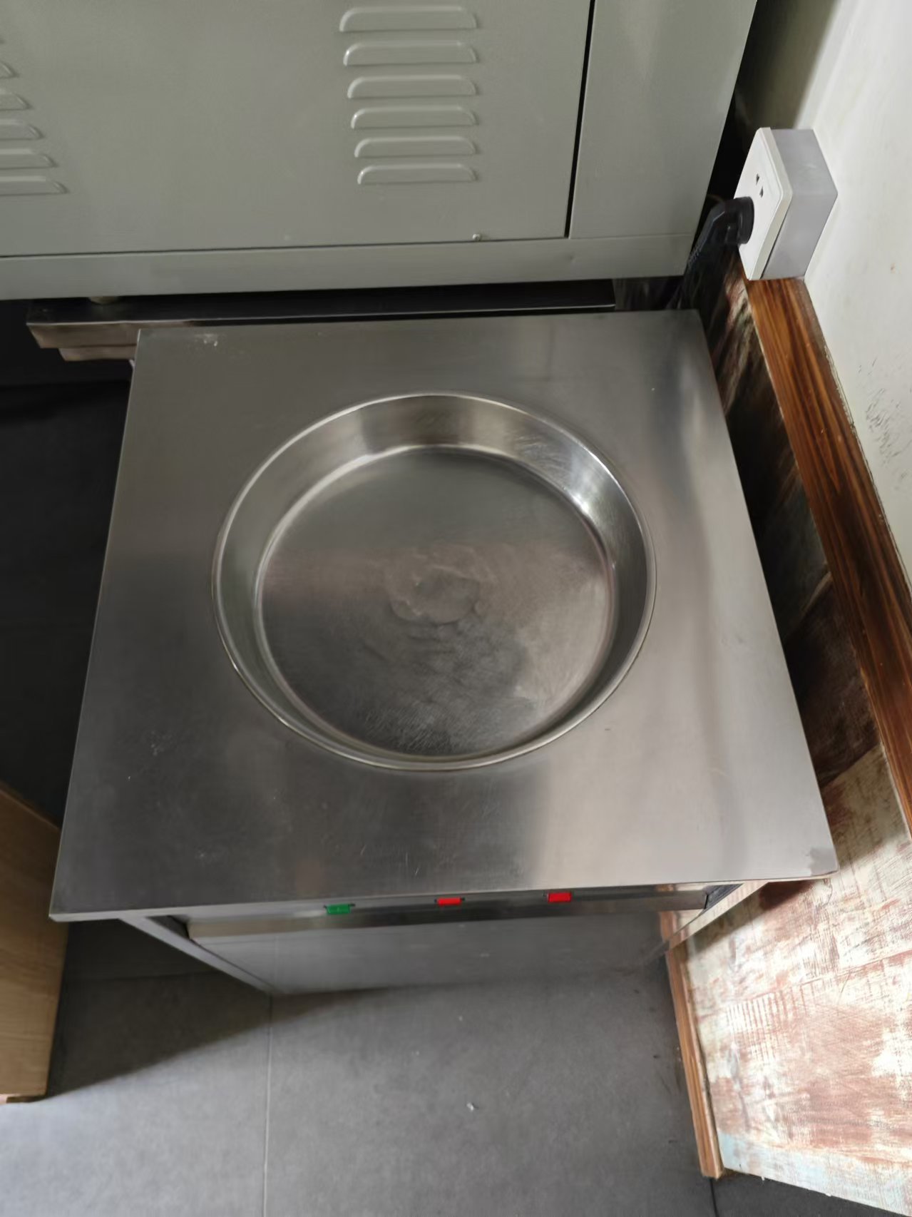 出臺(tái)烤箱和炒冰機(jī)  有需要的可以聯(lián)系