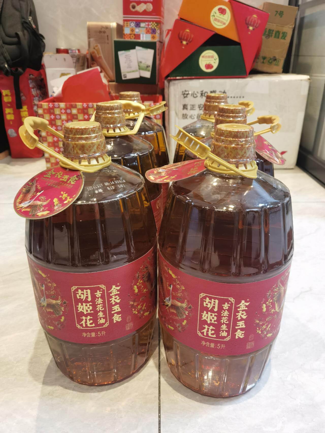 年前家里花生油買(mǎi)多了吃不完拿來(lái)便宜賣(mài)