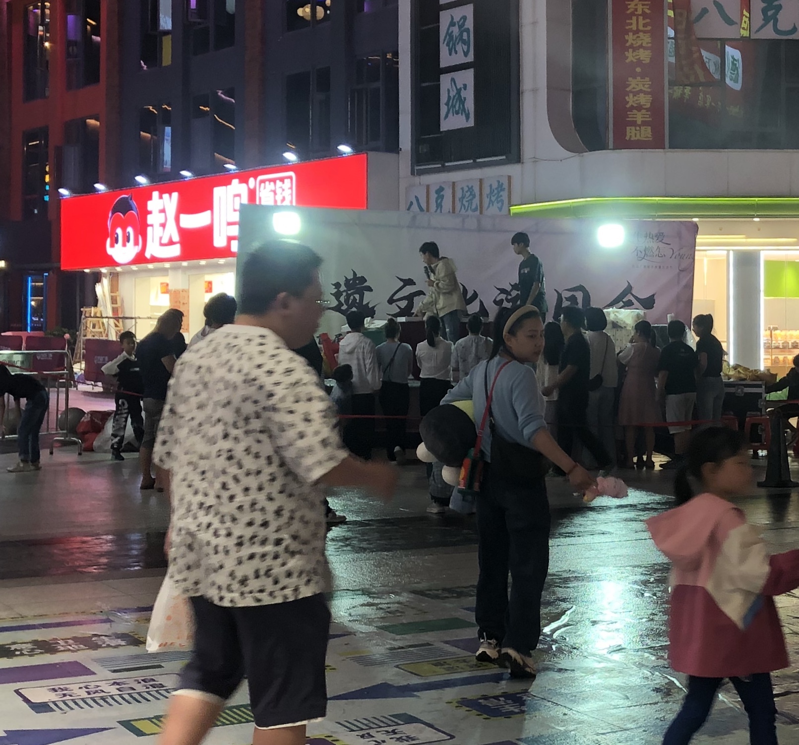 德化萬(wàn)達(dá)廣場(chǎng)管理縱容，攤位商家-欺詐洗腦消費(fèi)者購(gòu)買高額無(wú)用學(xué)習(xí)機(jī)