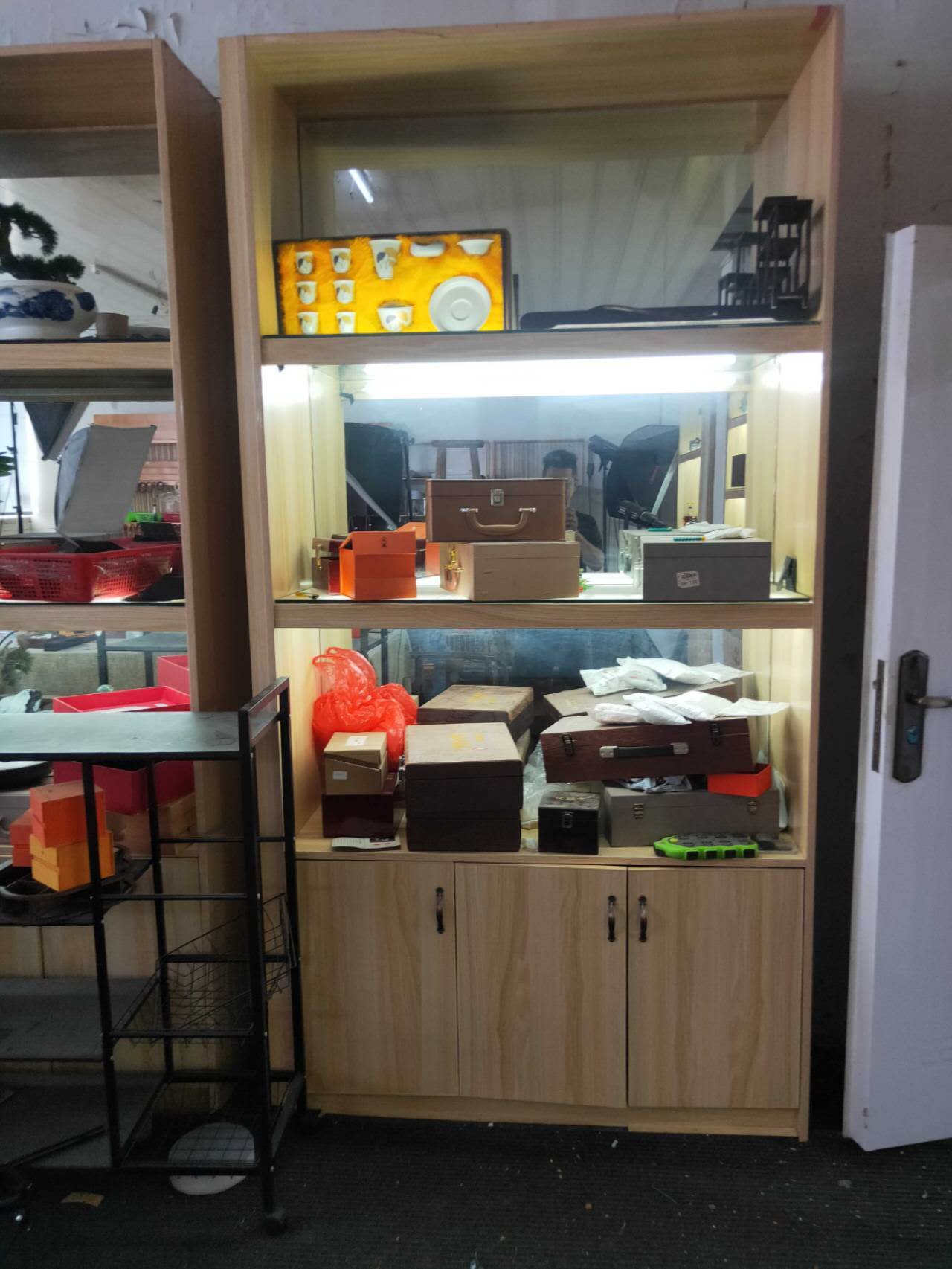 展廳搬遷定制展柜便宜處理